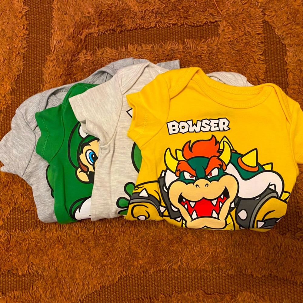 Super Mario 4 pack baby onsies- new
